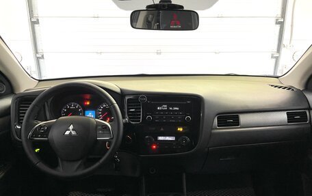 Mitsubishi Outlander III рестайлинг 3, 2014 год, 1 549 000 рублей, 10 фотография