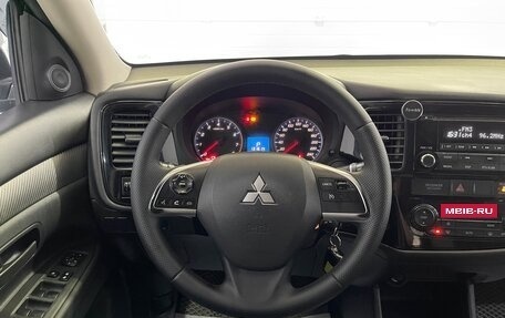 Mitsubishi Outlander III рестайлинг 3, 2014 год, 1 549 000 рублей, 11 фотография