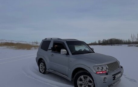 Mitsubishi Pajero III рестайлинг, 2005 год, 1 550 000 рублей, 22 фотография