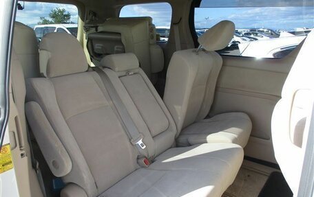 Toyota Vellfire I, 2011 год, 750 000 рублей, 15 фотография