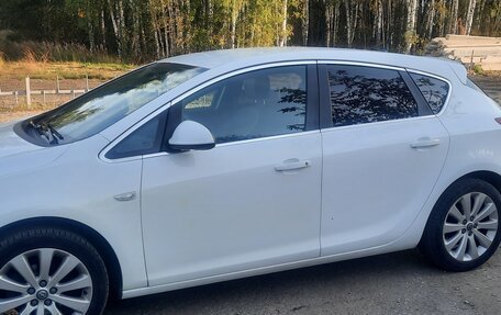Opel Astra J, 2012 год, 820 000 рублей, 2 фотография