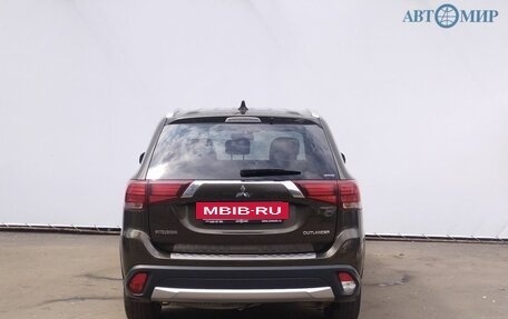 Mitsubishi Outlander III рестайлинг 3, 2018 год, 1 920 000 рублей, 6 фотография