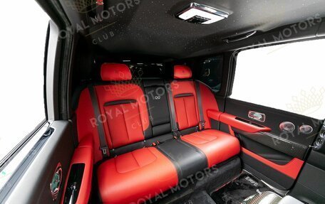Rolls-Royce Cullinan, 2021 год, 42 399 000 рублей, 17 фотография