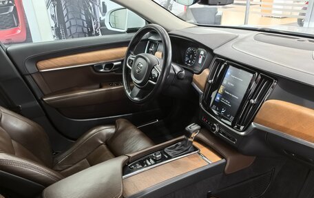 Volvo S90 II рестайлинг, 2018 год, 1 995 000 рублей, 4 фотография