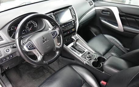 Mitsubishi Pajero Sport III рестайлинг, 2019 год, 2 320 000 рублей, 7 фотография