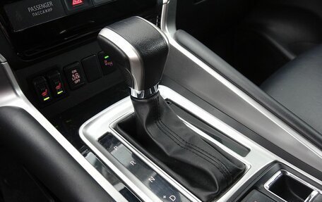 Mitsubishi Pajero Sport III рестайлинг, 2019 год, 2 320 000 рублей, 19 фотография