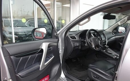 Mitsubishi Pajero Sport III рестайлинг, 2019 год, 2 320 000 рублей, 6 фотография