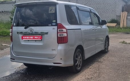 Toyota Noah III, 2013 год, 1 649 000 рублей, 12 фотография