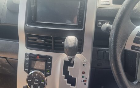 Toyota Noah III, 2013 год, 1 649 000 рублей, 20 фотография
