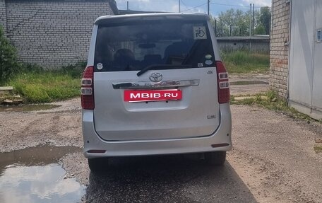 Toyota Noah III, 2013 год, 1 649 000 рублей, 7 фотография