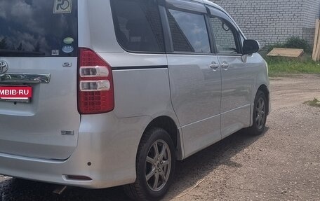 Toyota Noah III, 2013 год, 1 649 000 рублей, 14 фотография