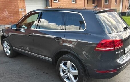 Volkswagen Touareg III, 2011 год, 1 999 000 рублей, 3 фотография