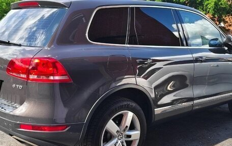 Volkswagen Touareg III, 2011 год, 1 999 000 рублей, 10 фотография