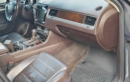Volkswagen Touareg III, 2011 год, 1 999 000 рублей, 7 фотография