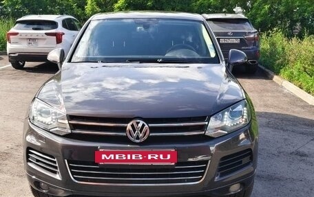 Volkswagen Touareg III, 2011 год, 1 999 000 рублей, 2 фотография
