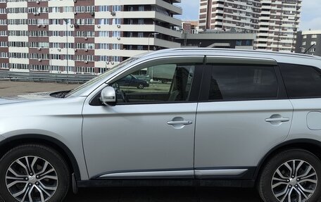 Mitsubishi Outlander III рестайлинг 3, 2015 год, 1 599 000 рублей, 4 фотография
