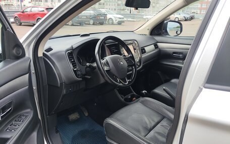 Mitsubishi Outlander III рестайлинг 3, 2015 год, 1 599 000 рублей, 10 фотография