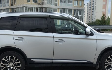 Mitsubishi Outlander III рестайлинг 3, 2015 год, 1 599 000 рублей, 8 фотография