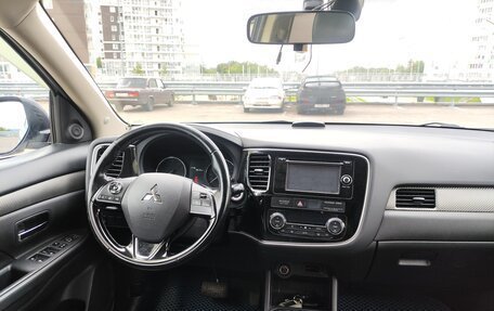 Mitsubishi Outlander III рестайлинг 3, 2015 год, 1 599 000 рублей, 11 фотография