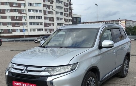Mitsubishi Outlander III рестайлинг 3, 2015 год, 1 599 000 рублей, 3 фотография