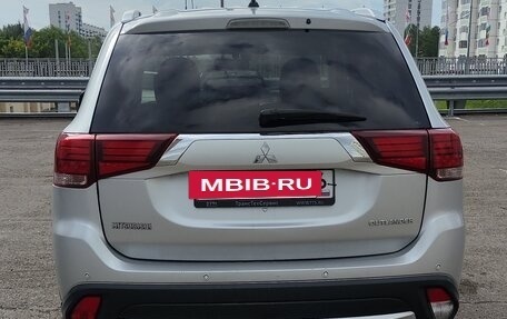 Mitsubishi Outlander III рестайлинг 3, 2015 год, 1 599 000 рублей, 6 фотография