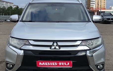 Mitsubishi Outlander III рестайлинг 3, 2015 год, 1 599 000 рублей, 2 фотография