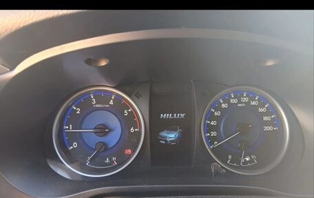 Toyota Hilux VIII, 2015 год, 2 750 000 рублей, 7 фотография