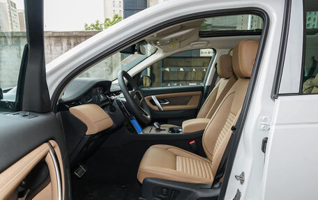 Land Rover Discovery Sport I рестайлинг, 2025 год, 5 249 000 рублей, 15 фотография
