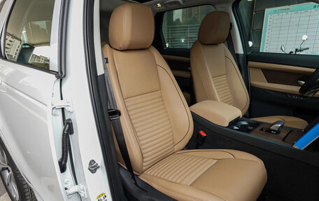 Land Rover Discovery Sport I рестайлинг, 2025 год, 5 249 000 рублей, 25 фотография