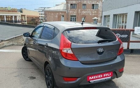 Hyundai Solaris II рестайлинг, 2011 год, 700 000 рублей, 7 фотография