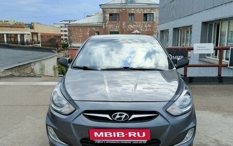 Hyundai Solaris II рестайлинг, 2011 год, 700 000 рублей, 2 фотография