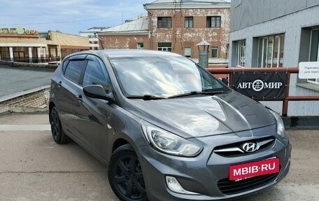 Hyundai Solaris II рестайлинг, 2011 год, 700 000 рублей, 3 фотография
