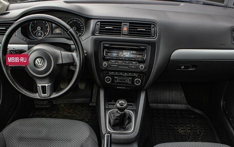 Volkswagen Jetta VI, 2011 год, 899 000 рублей, 5 фотография