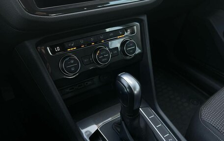 Volkswagen Tiguan II, 2019 год, 2 459 000 рублей, 18 фотография