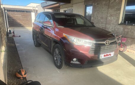 Toyota Highlander III, 2014 год, 2 700 000 рублей, 2 фотография