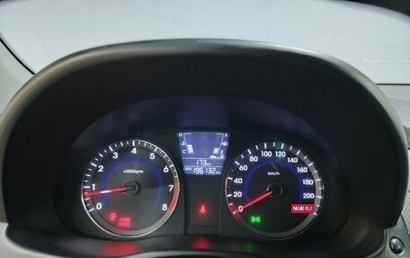 Hyundai Solaris II рестайлинг, 2011 год, 600 000 рублей, 13 фотография