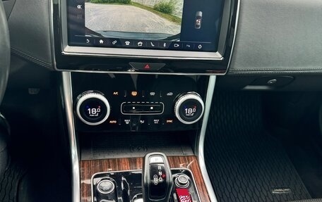 Jaguar XE I рестайлинг, 2019 год, 3 200 000 рублей, 8 фотография