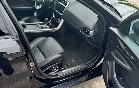 Jaguar XE I рестайлинг, 2019 год, 3 200 000 рублей, 19 фотография