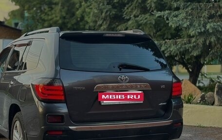 Toyota Highlander III, 2011 год, 1 900 000 рублей, 19 фотография