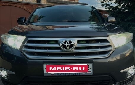Toyota Highlander III, 2011 год, 1 900 000 рублей, 25 фотография