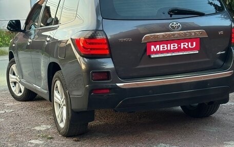 Toyota Highlander III, 2011 год, 1 900 000 рублей, 18 фотография
