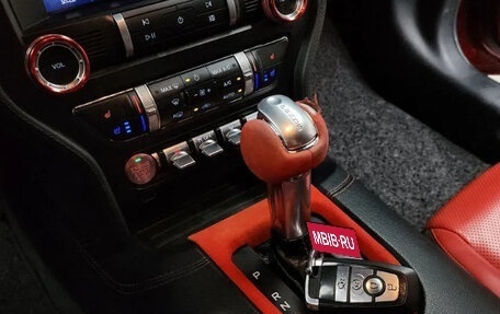 Ford Mustang VI рестайлинг, 2022 год, 3 365 000 рублей, 6 фотография