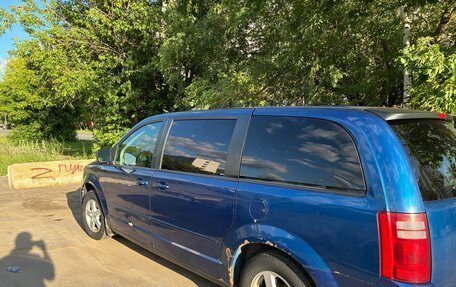 Dodge Caravan V, 2010 год, 1 200 000 рублей, 2 фотография