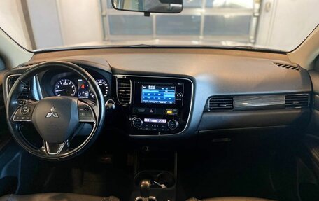 Mitsubishi Outlander III рестайлинг 3, 2016 год, 1 950 000 рублей, 9 фотография