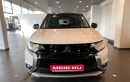 Mitsubishi Outlander III рестайлинг 3, 2016 год, 1 950 000 рублей, 8 фотография