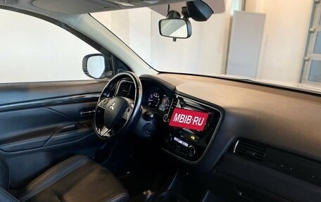 Mitsubishi Outlander III рестайлинг 3, 2016 год, 1 950 000 рублей, 12 фотография