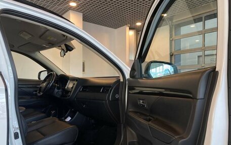 Mitsubishi Outlander III рестайлинг 3, 2016 год, 1 950 000 рублей, 26 фотография