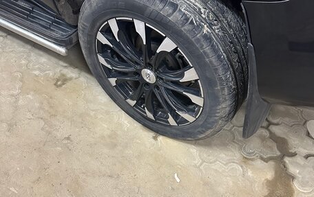 Toyota Land Cruiser Prado 150 рестайлинг 2, 2014 год, 3 499 000 рублей, 6 фотография
