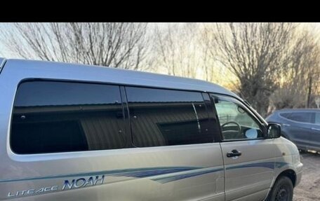 Toyota Noah III, 2001 год, 650 000 рублей, 3 фотография