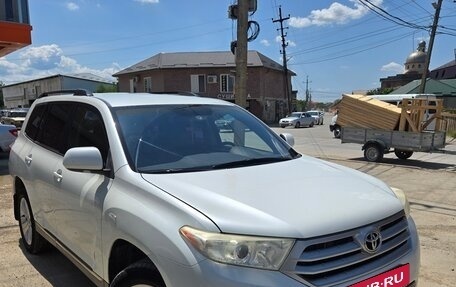 Toyota Highlander III, 2013 год, 1 899 999 рублей, 3 фотография